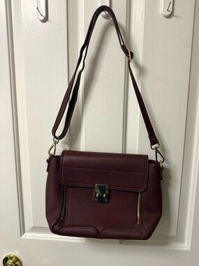 Women’s Shoulder Bag in Deep Burgundy by Danier
